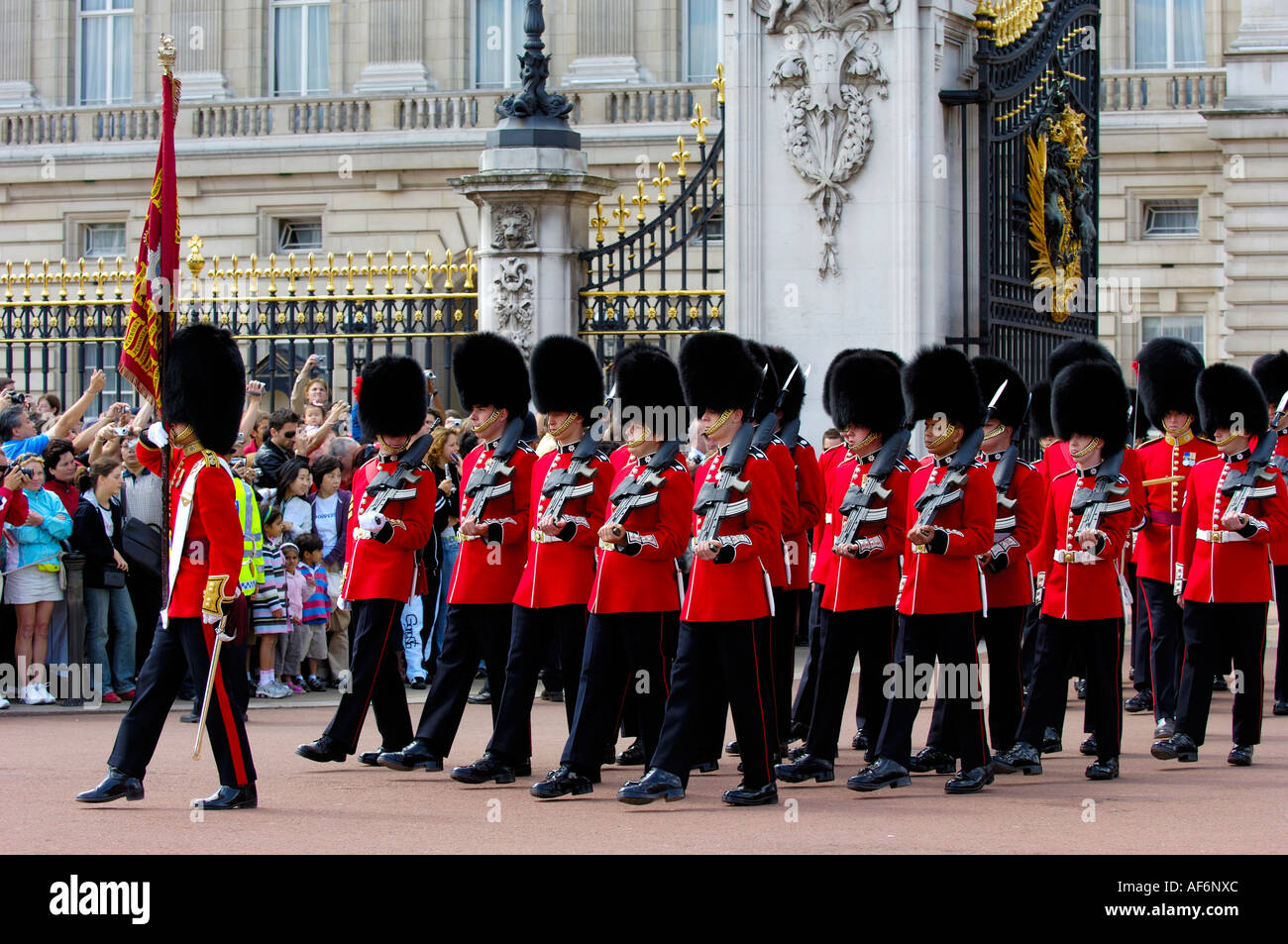 Changement de la garde au Palais de Buckingham Londres Banque D'Images