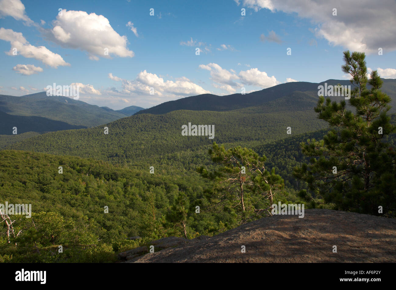 Voir d'Owls Head Mountain près de Keene dans la région des hauts sommets dans les Adirondacks de l'État de New York Banque D'Images