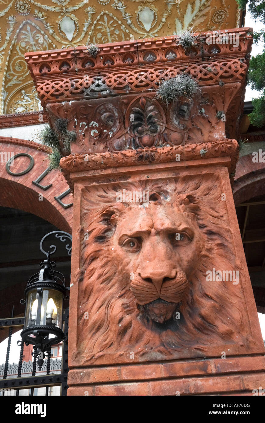 Lion sculpture à l'entrée de Flagler College dans le quartier historique de St Augustine en Floride Banque D'Images