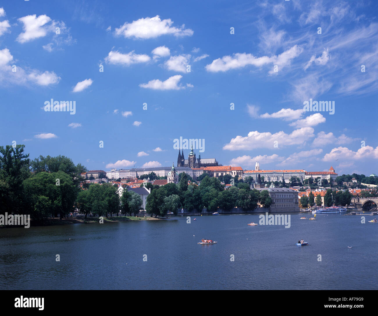 République tchèque. Prague. Rivière Vltava. Château Hradschin. Banque D'Images