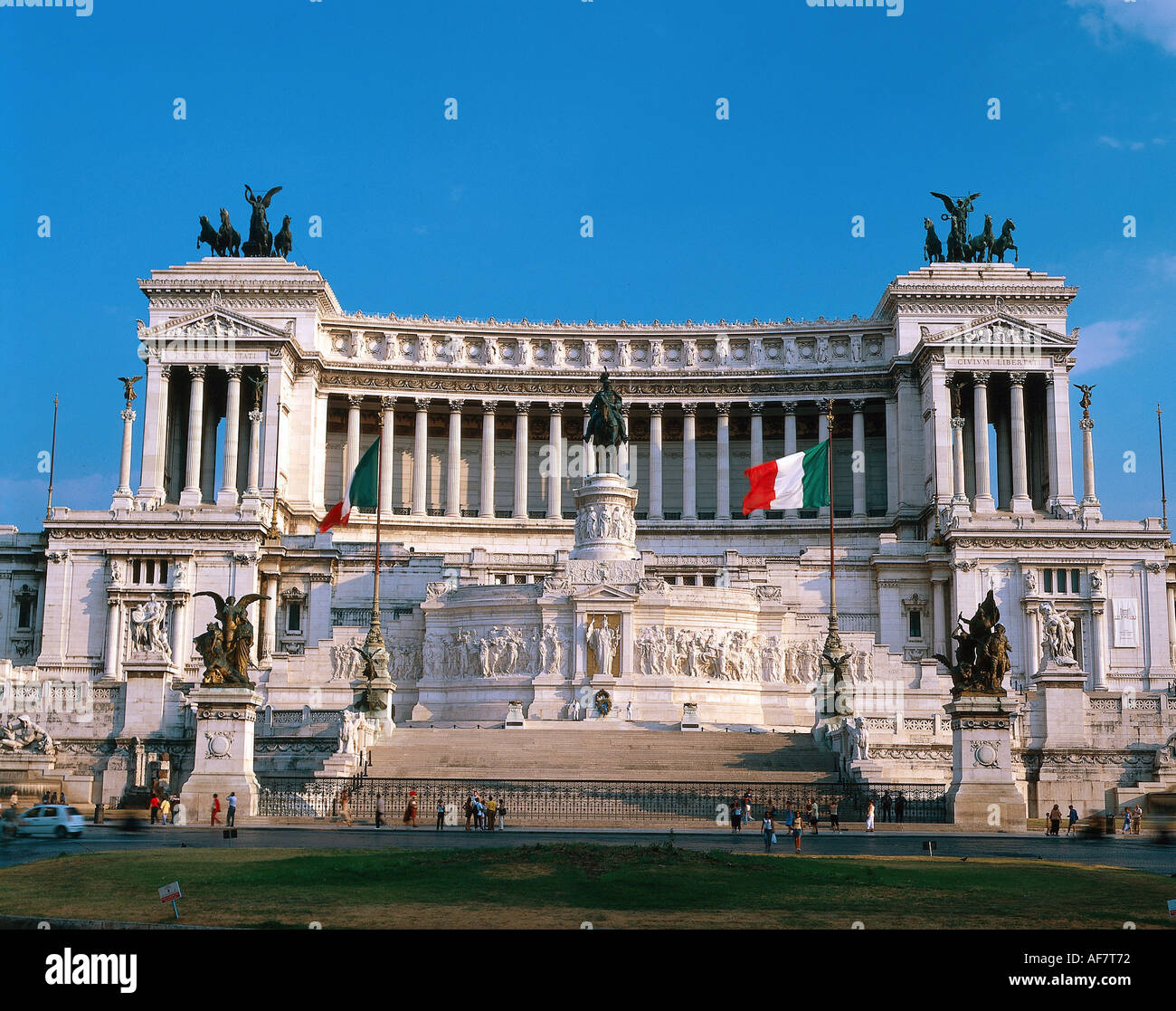Géographie / voyage, Italie, Rome, bâtiment, architecture, Monumento Nazionale di Vittorio Emanuele II, Piazza Venezia, construit 1885 - 1911 à la Piazza Venezia, vue extérieure, d'un monument au premier roi de l'Italie, Emmanuel, monument du Soldat inconnu, l'autel de la patrie , Altare della Patria, Additional-Rights Clearance-Info-Not-Available- Banque D'Images