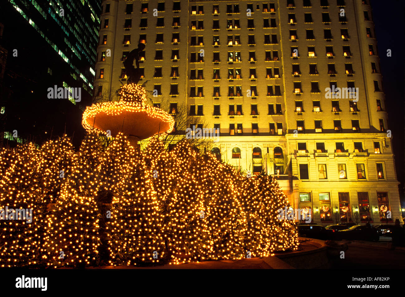 ARBRES DE NOËL PULITZER FOUNTAIN PLAZA HOTEL (©HENRY J HARDENBERGH 1907) MANHATTAN NEW YORK ÉTATS-UNIS Banque D'Images