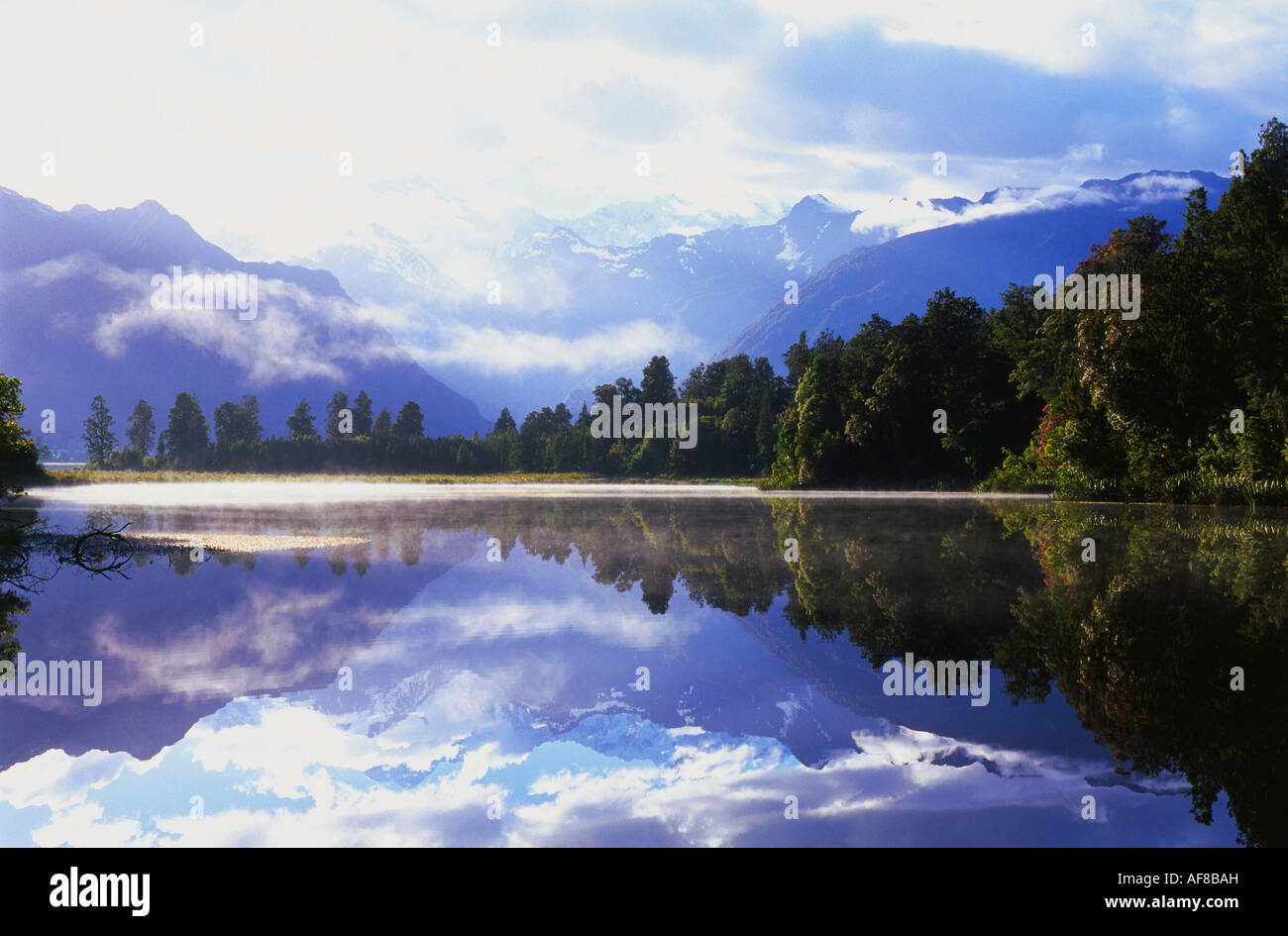 Panorama du lac Matheson avec reflet du Mont Cook, côte ouest, île du Sud, Nouvelle-Zélande Banque D'Images