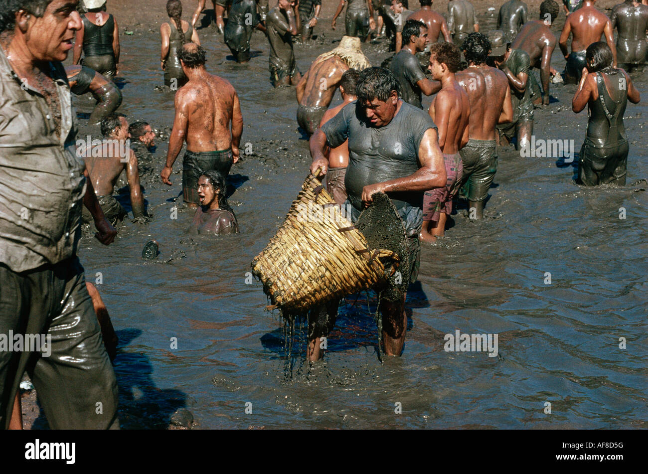 Fiesta del Charco, Fête de l'étang, drôles et boueux concours de pêche, au début de septembre, San Nicolás De Tolentino, gra Banque D'Images