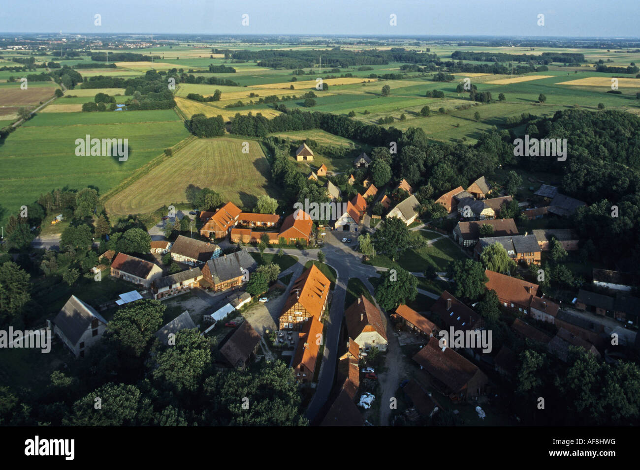 Photo aérienne du village, Luebeln, ronde, en Rundlingsdorf Wendland, Basse-Saxe, Allemagne du nord Banque D'Images