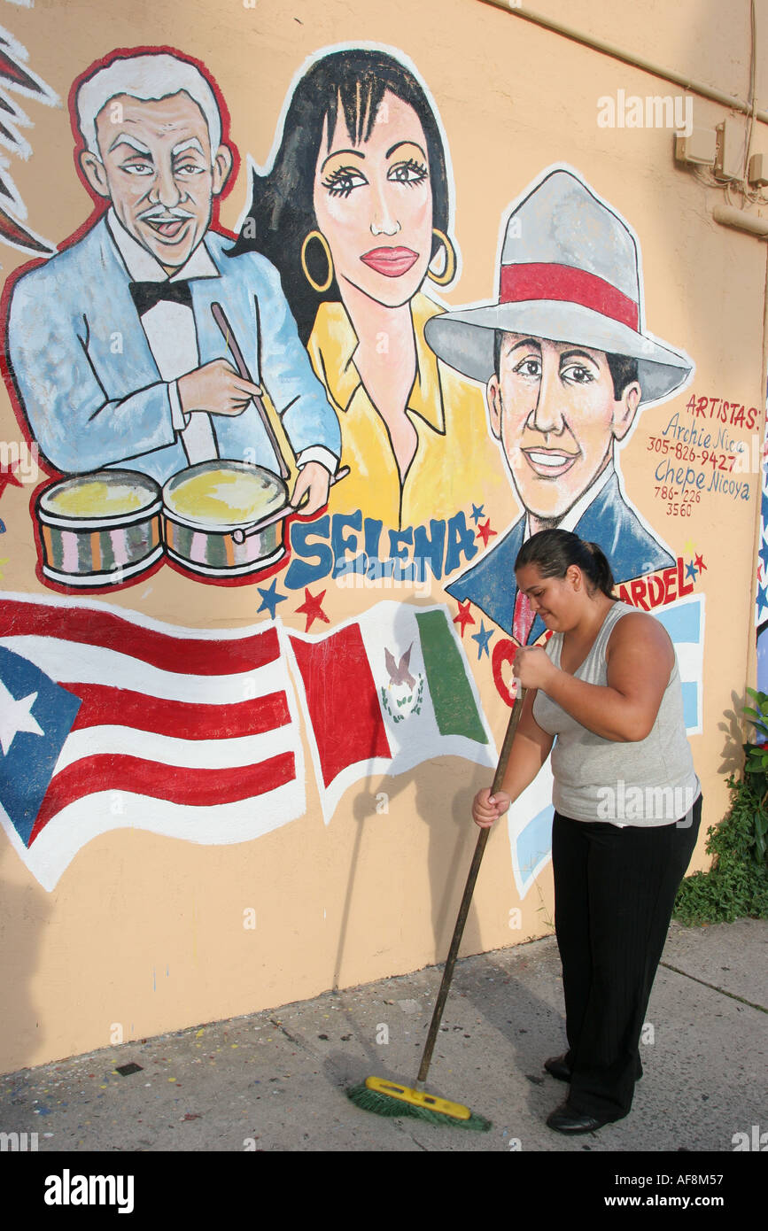 Miami Florida,Little Havana,Calle Ocho,murale,hispanique latin Latino ethno immigrants minorités,adultes femme femme femme dame,swee Banque D'Images