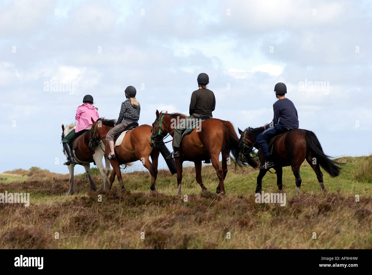 Les randonneurs de poney sur Brendon Common, Exmoor, Devon, England, UK Banque D'Images