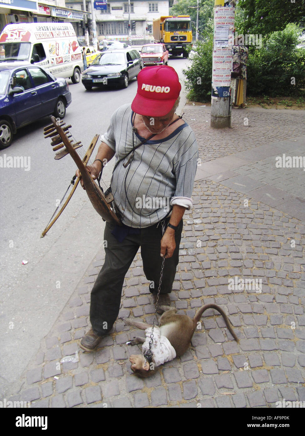 Plovdiv-Roma avec un dancing monkey, Bulgarie Banque D'Images