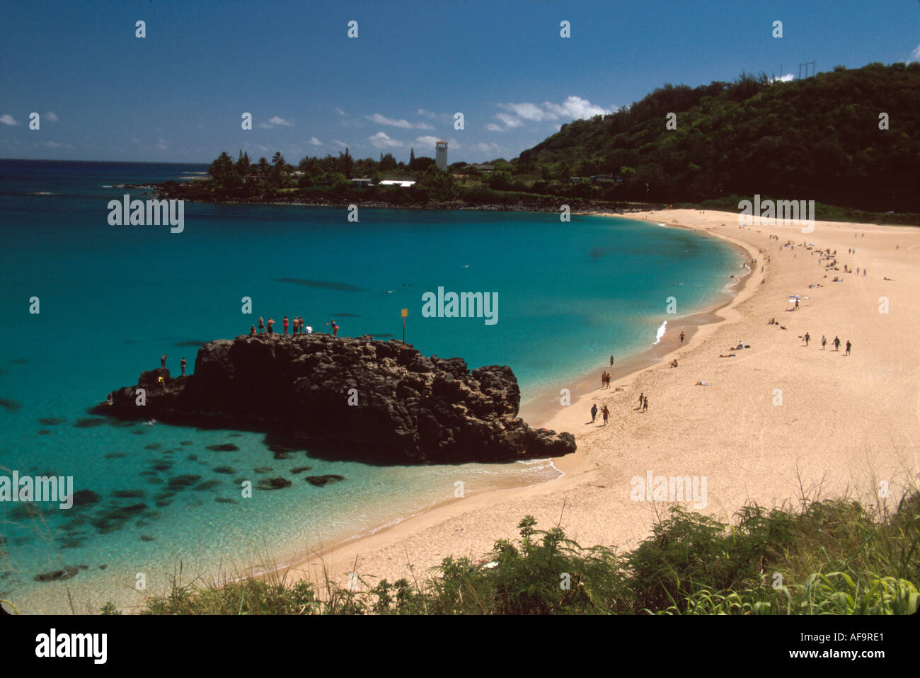 Hawaï, îles hawaïennes, Oahu North Shore Waimea Bay plages de plage d'eau, sable, surf, parc, terrain public, loisirs, sable rivage falaises de lave HI013, USA US Uni Banque D'Images