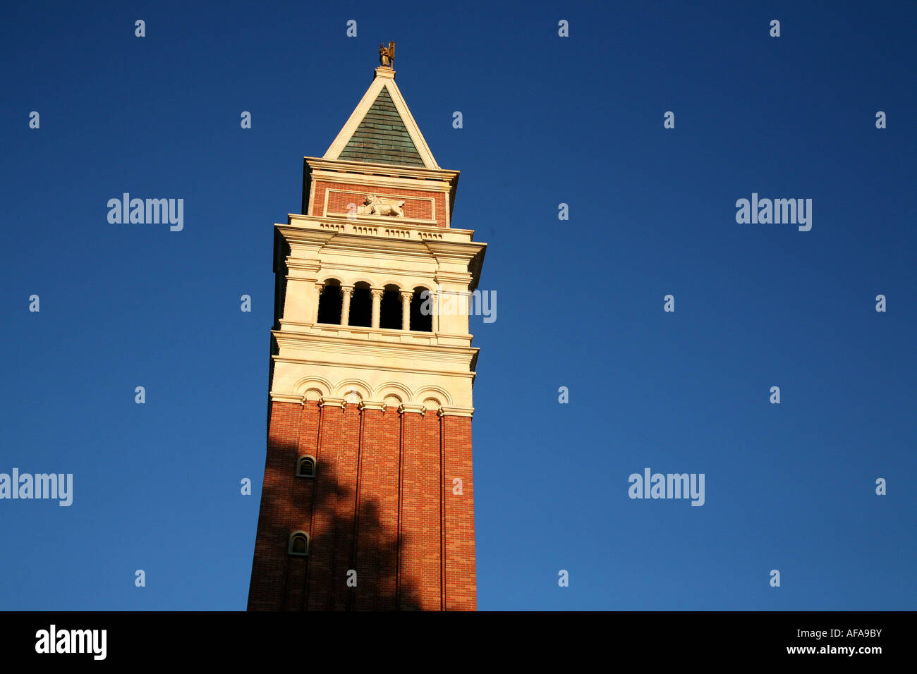 Epcot Center Walt Disney World Orlando Floride Italie section stand détails architecturaux de la tour Banque D'Images
