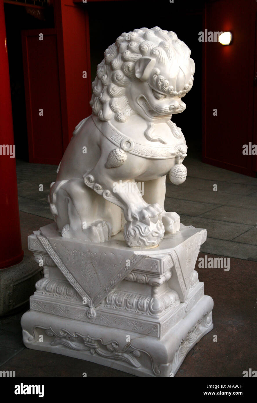 Epcot Center Walt Disney World Orlando Floride Chine section mytical stand lion dragon Banque D'Images