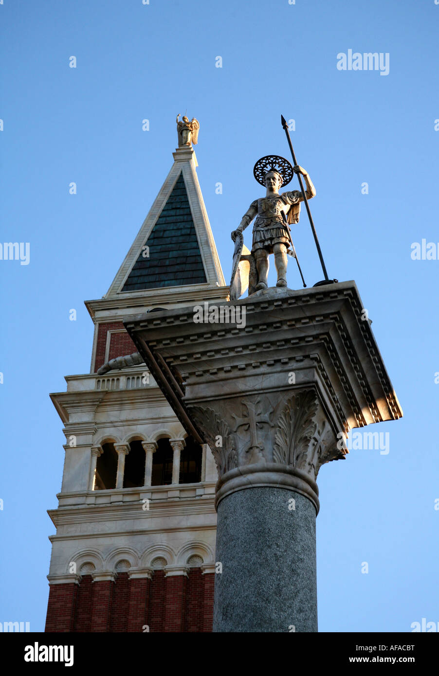 Epcot Center Walt Disney World Orlando Floride Italie section stand détails architecturaux de la tour Banque D'Images