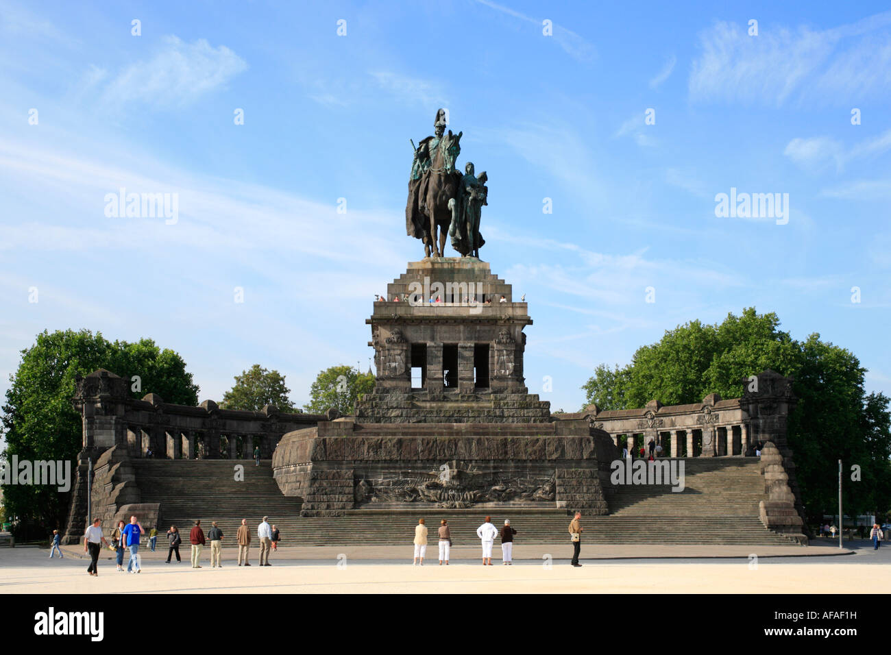 La statue équestre de l'empereur Guillaume I au Deutsches Eck (coin allemand) à Coblence Banque D'Images