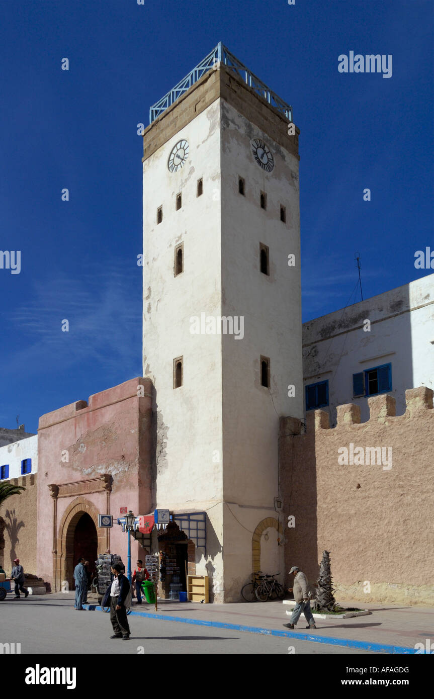 Bab Al Minzah clock tower Essaouira Maroc Afrique du Nord Banque D'Images