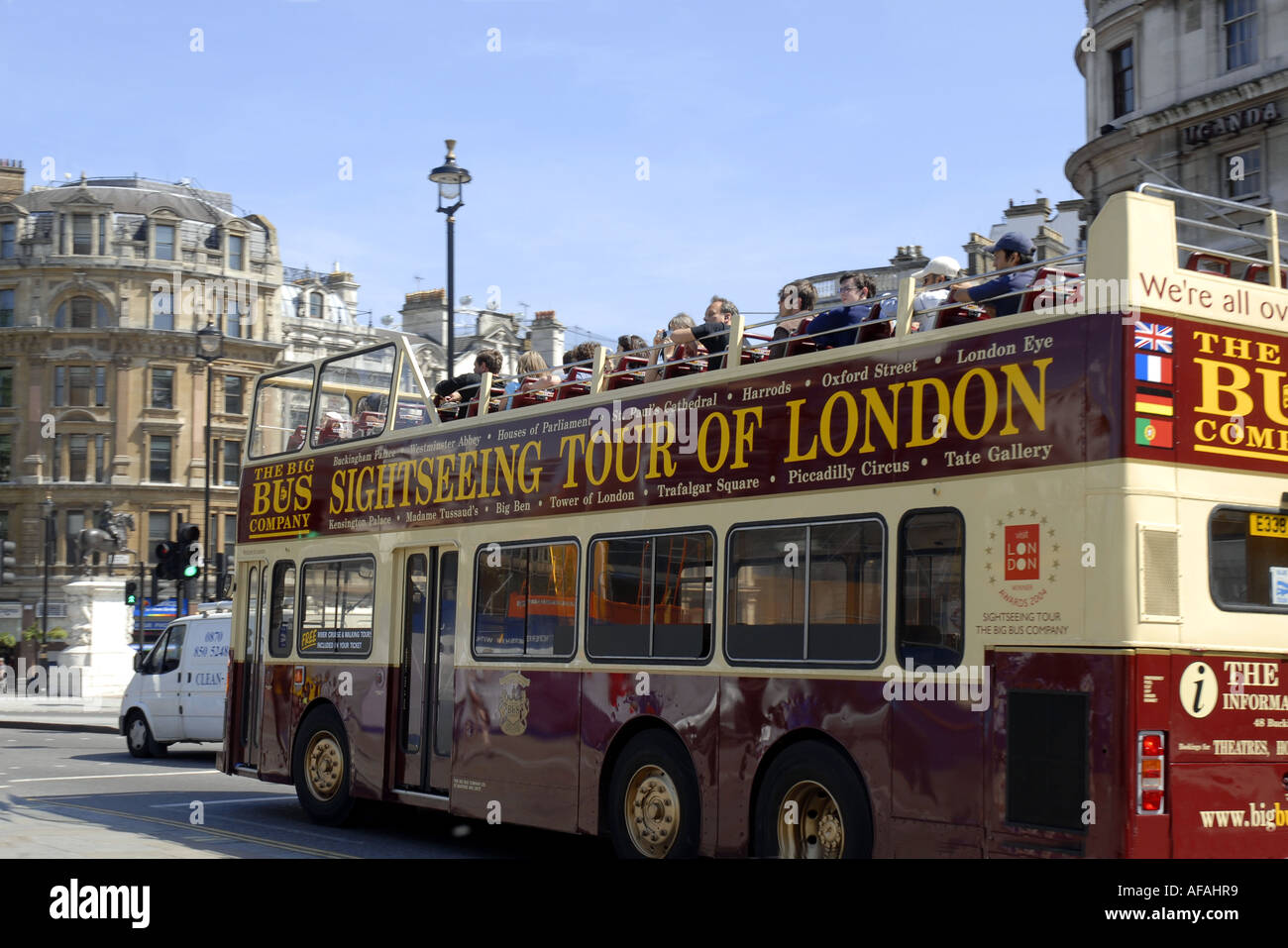 Bus touristique à Trafalgar Square, Londres, Angleterre. Juin 2006t Banque D'Images