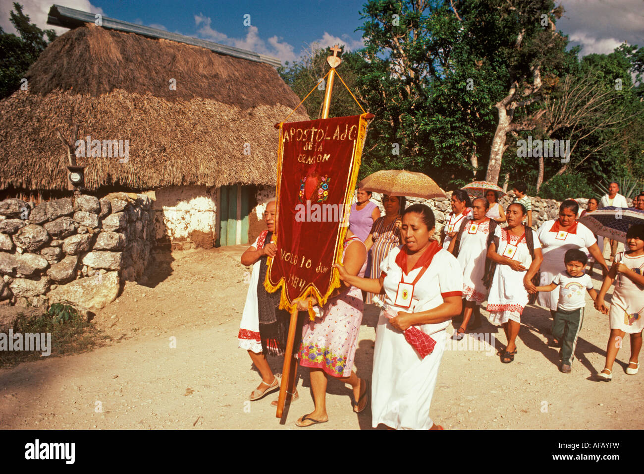 Indiens mayas tenir une Journée de la mort Parade Tixkokob Yucatan Mexique Banque D'Images
