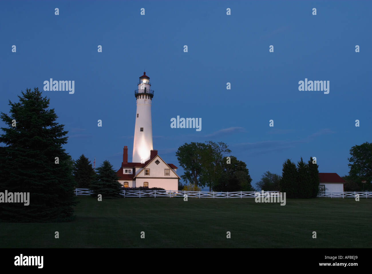 Un phare dans la nuit du lac Michigan, au Wisconsin Banque D'Images