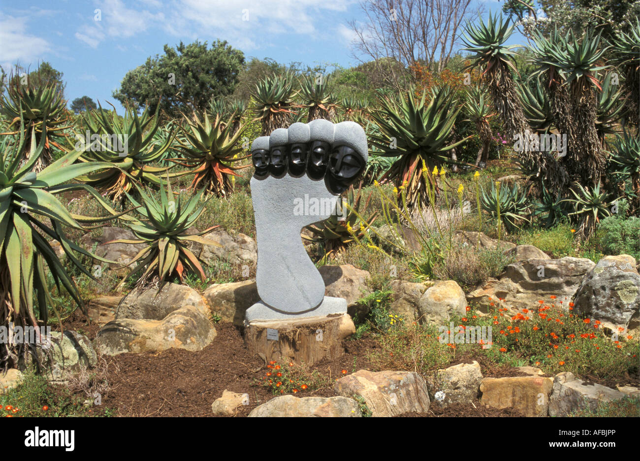 Afrique du Sud Cape Town, le Jardin botanique de Kirstenbosch, appelé style Tengenenge sculpture sur rock Banque D'Images