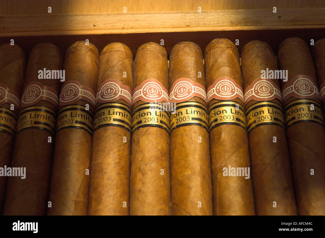 Cuba La Havane cigares dans une boîte Monte Cristo limited edition close up Banque D'Images