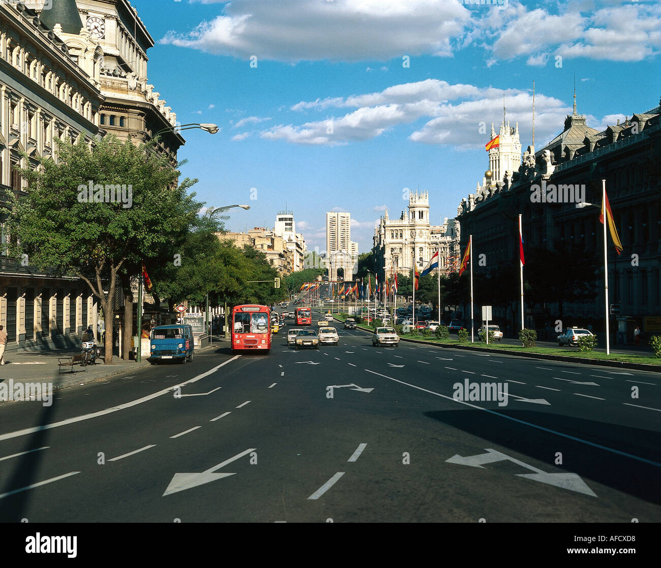 Géographie / voyages, Espagne, Madrid, rues, Calle, de Alcala avec vue sur la Plaza de Cibeles , Banque D'Images