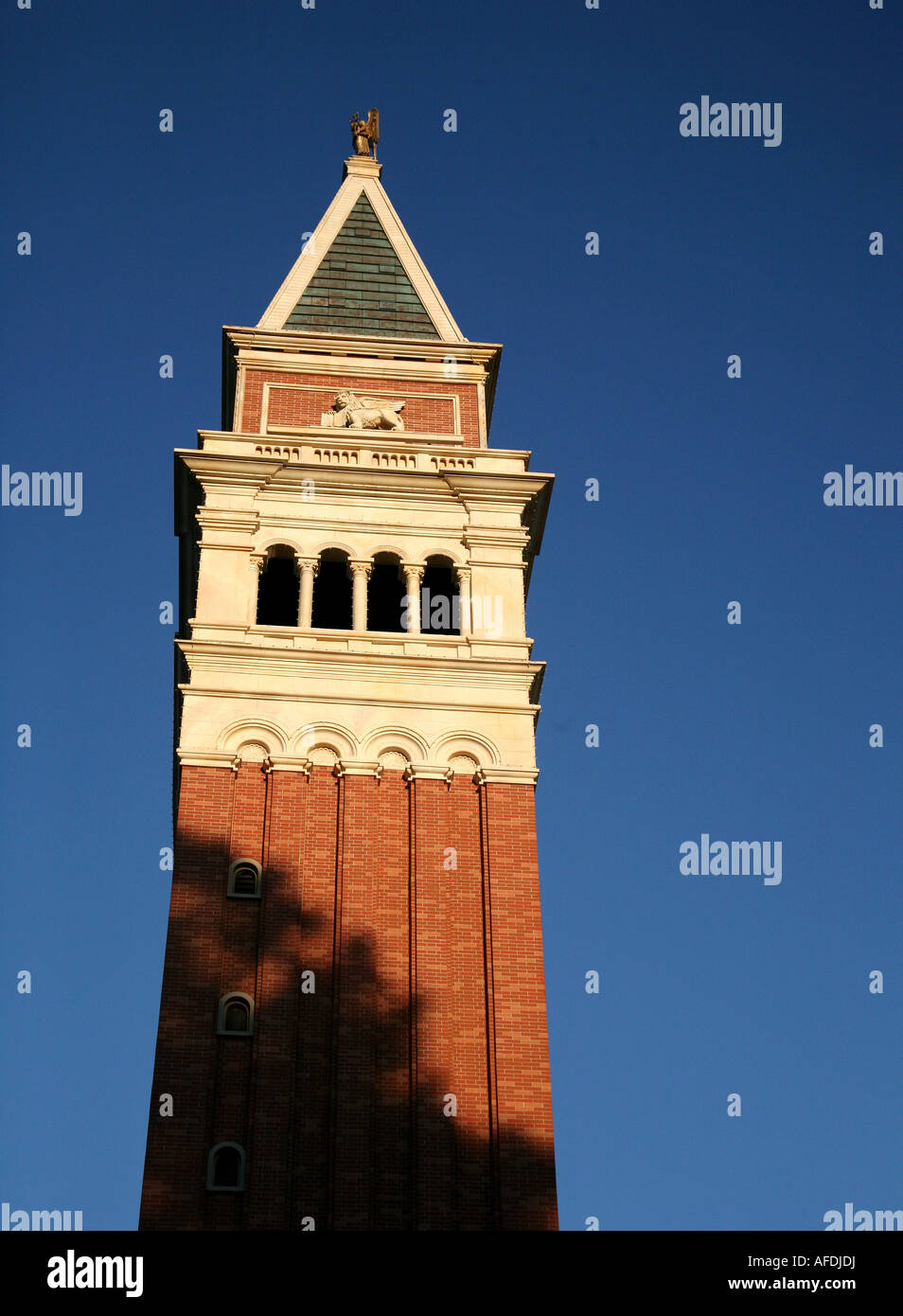 Epcot Center Walt Disney World Orlando Floride Italie section stand détails architecturaux de la tour Banque D'Images