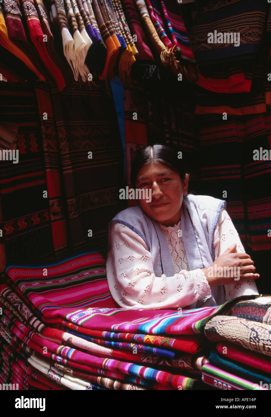 Négociant Textile - Mercado Negro, La Paz, Bolivie Banque D'Images