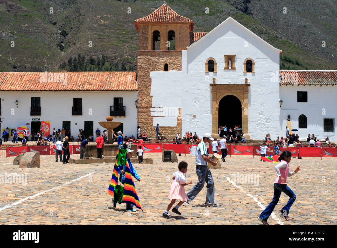Les touristes durant le Festival du cerf-volant à Villa de Leyva, Boyacá, Colombie Banque D'Images