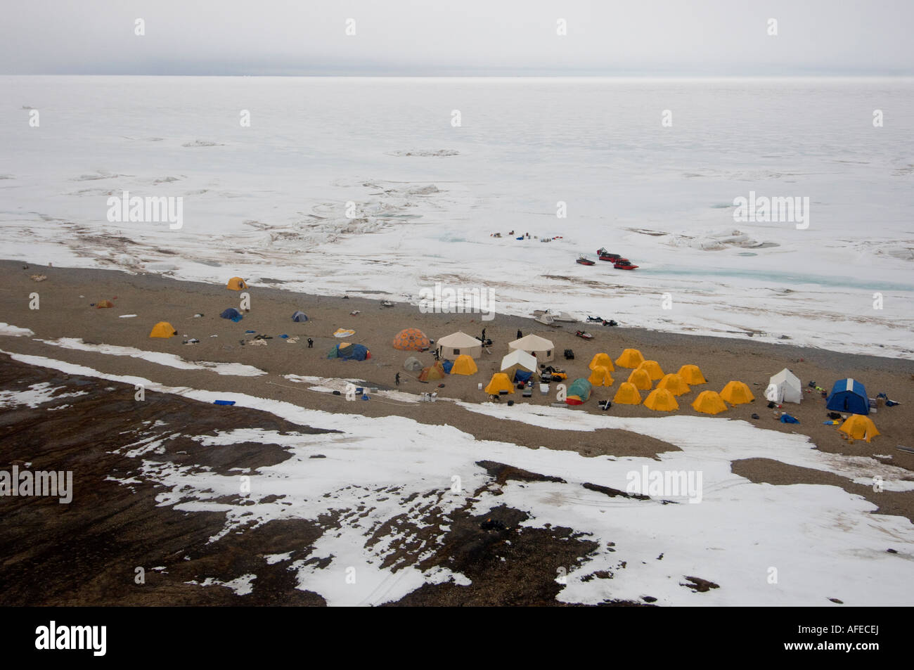 Grand camp établi par l'Arctique Arctic Kingdom Marine Expeditions comme base de Galatee films de Navy Board, Lancaster Banque D'Images