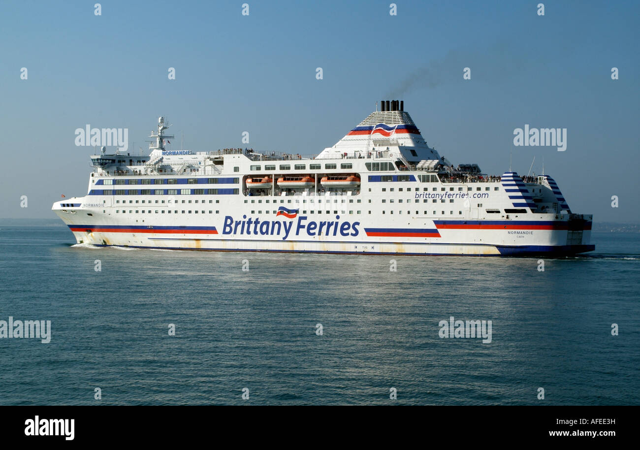 Normandie navire roro transmanche Brittany Ferries au départ des ferries Portsmouth England UK Banque D'Images