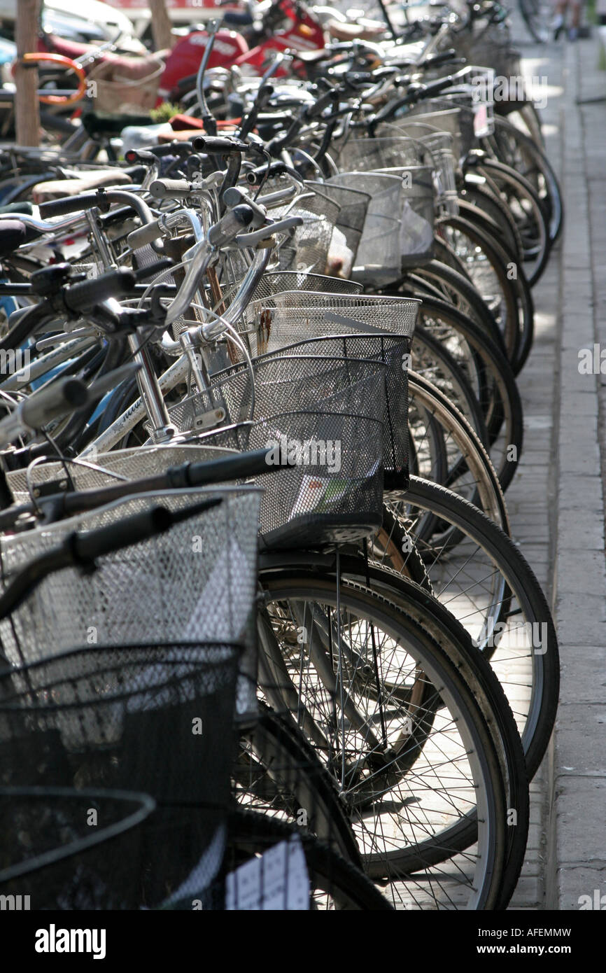 Parking vélos ville yinchuan ningxia Chine Août 2007 Banque D'Images