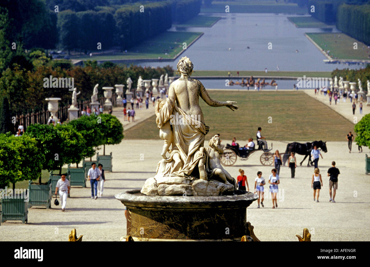 Une vue sur les fontaines et les jardins de Versailles, Paris, France. Banque D'Images