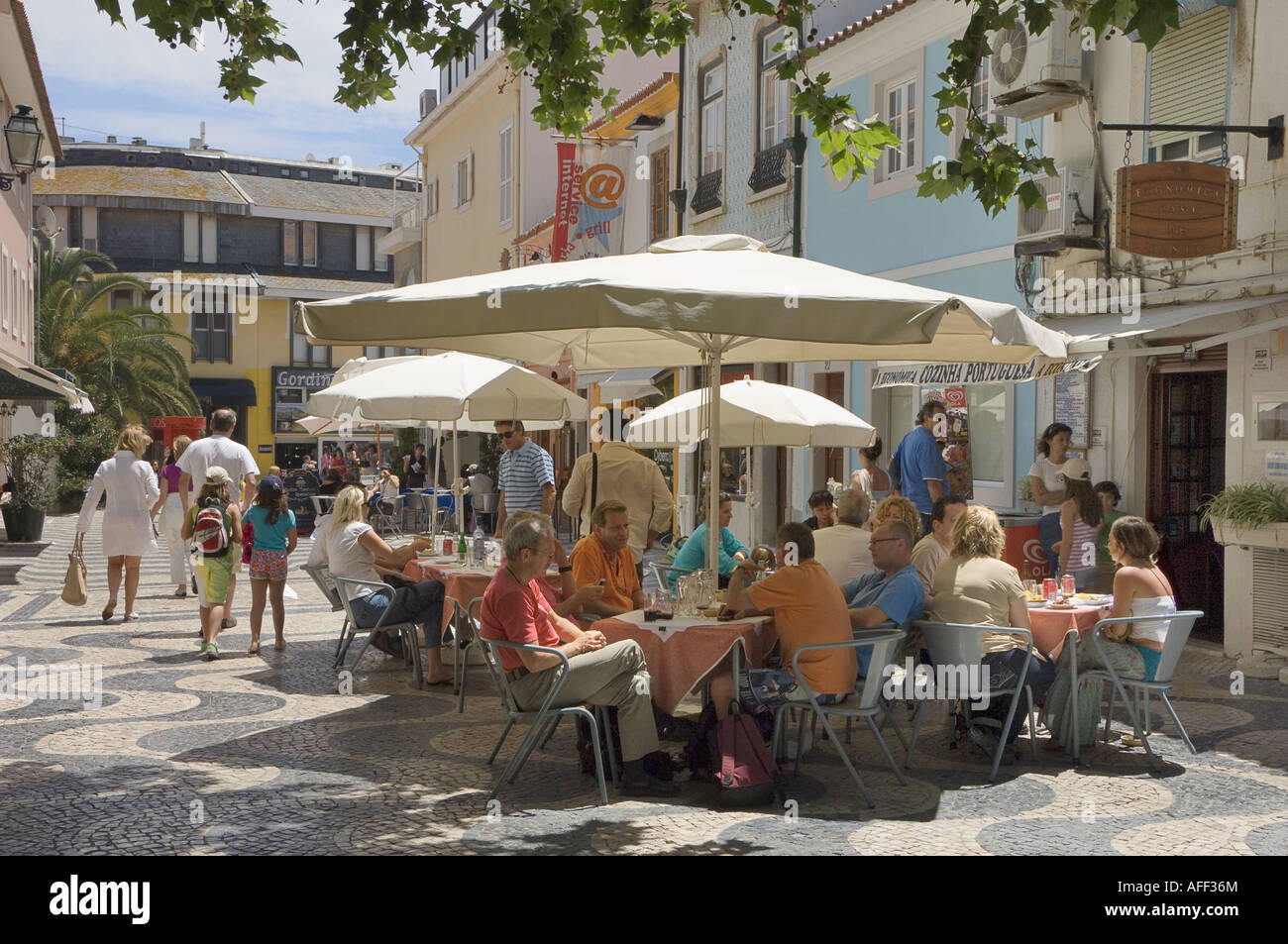 Au Portugal, la Costa de Lisboa, Cascais, un restaurant de la rue de la Vieille Ville Banque D'Images