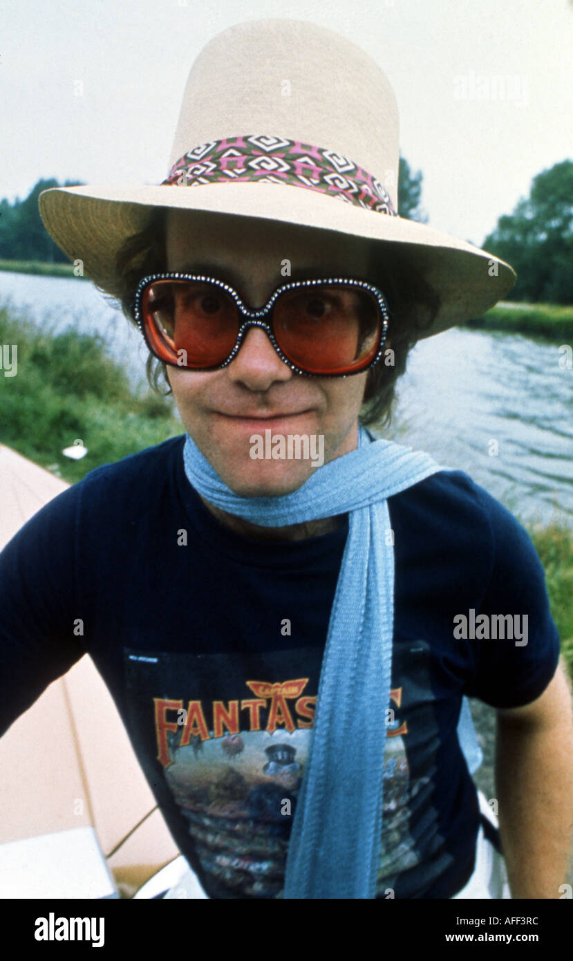 ELTON JOHN à Hollande lors de son capitaine Tour fantastique de 1975 Banque D'Images