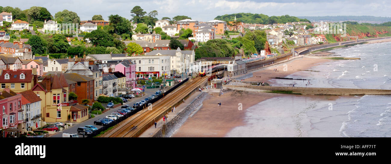 La station balnéaire d'Exmouth dans le sud du Devon avec la ligne de chemin de fer longeant le front de mer Banque D'Images