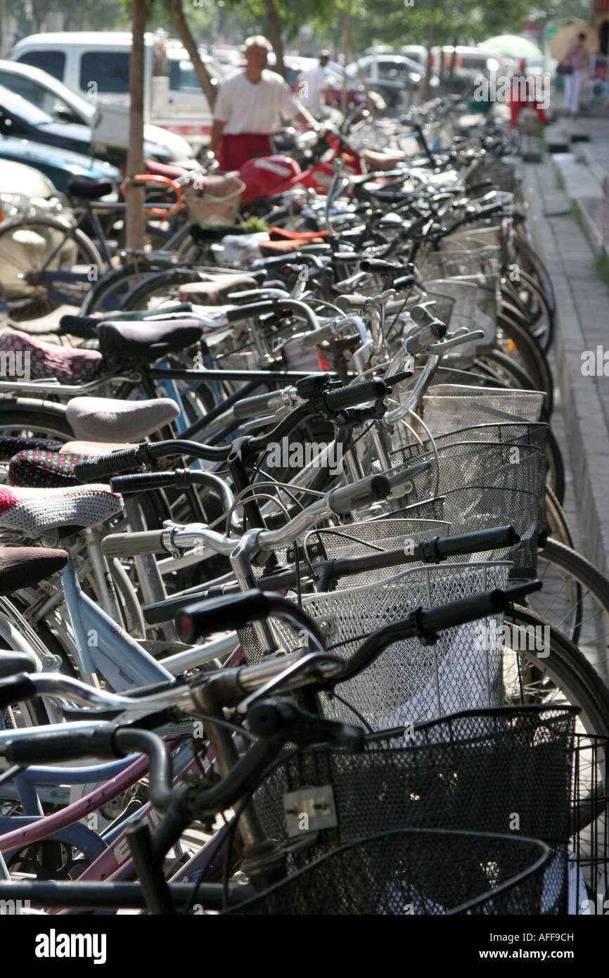 Parking vélos ville Yinchuan Ningxia Chine Août 2007 Banque D'Images