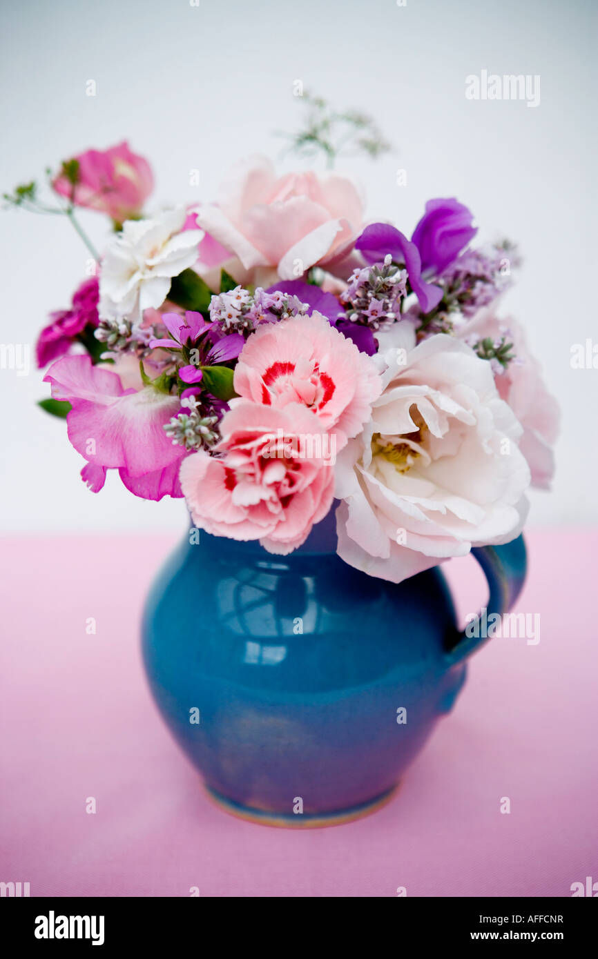 Vase de fleurs mixtes Banque D'Images