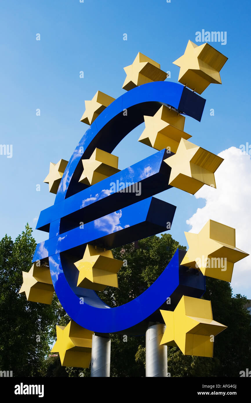 Symbole de l'euro de la Banque centrale européenne à Francfort sur le Main Allemagne Août 2007 Banque D'Images