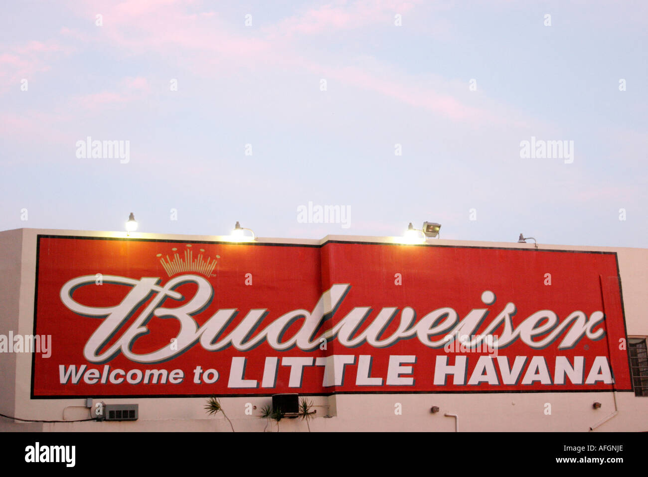 Miami Florida,Little Havana,Calle Ocho,mur mural,Budweiser,Bienvenue,annonce publicitaire,visiteurs voyage touristique tourisme landma Banque D'Images
