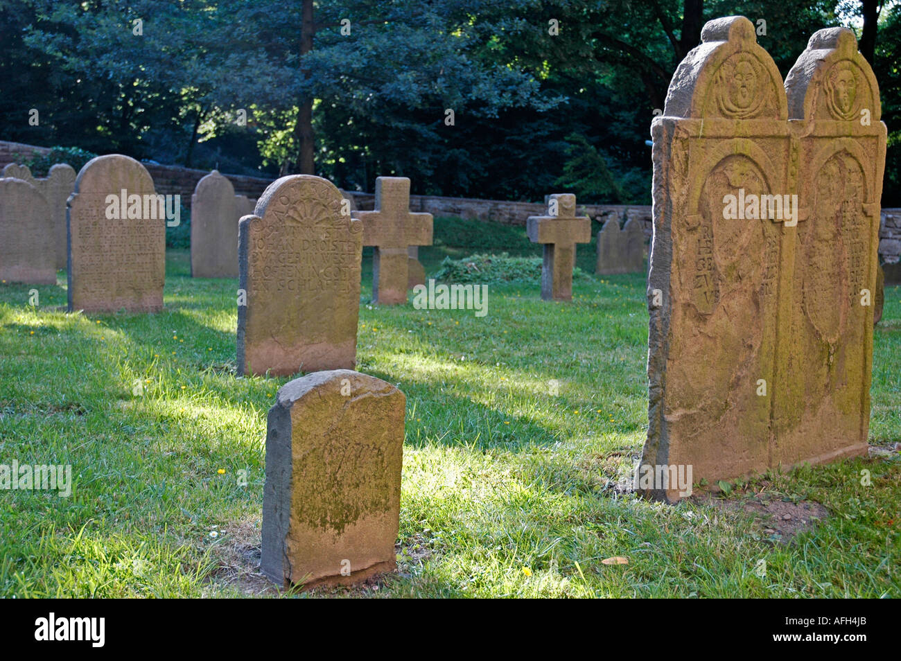 Cimetière de l'église paroissiale Saint-pierre, Hohensyburg, 16.-18. siècle, Dortmund, bassin de la Ruhr, NRW, Rhénanie du Nord-Westphalie Banque D'Images