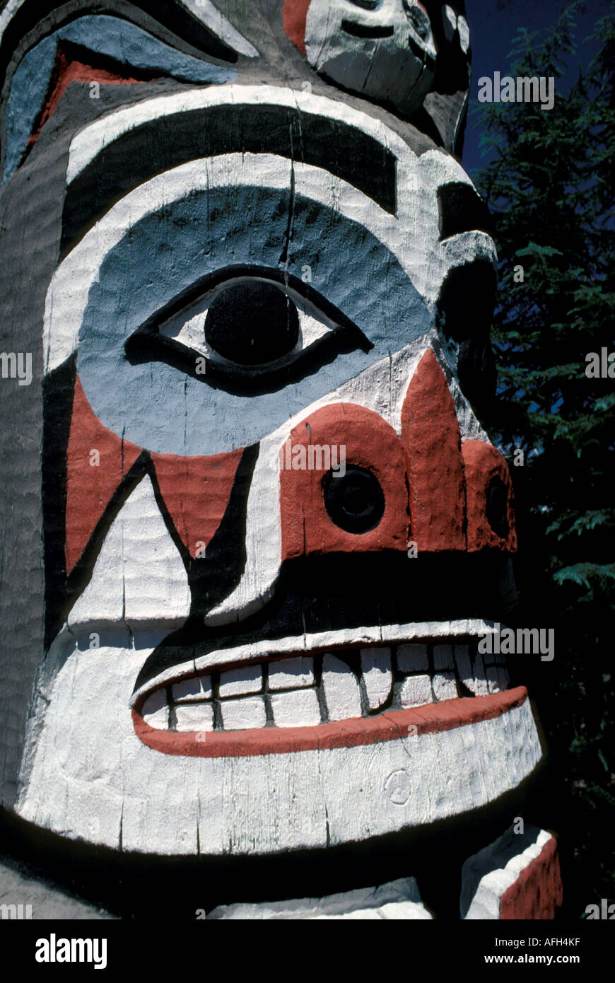 Totem de l'Alaska Native art craft Tlingkit 24,99 personnalisé bleu blanc rouge Banque D'Images