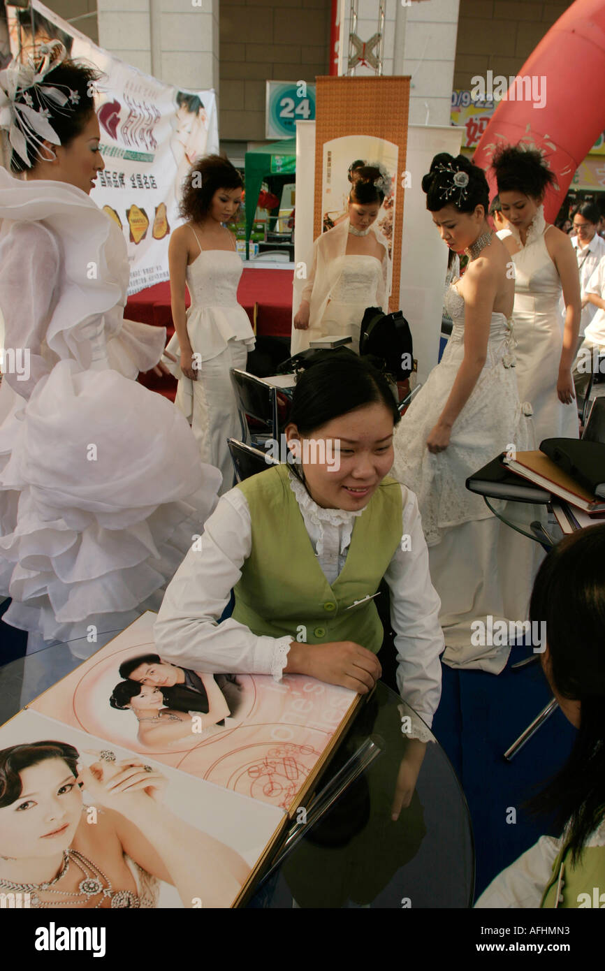 La vente de photos de mariage Banque D'Images