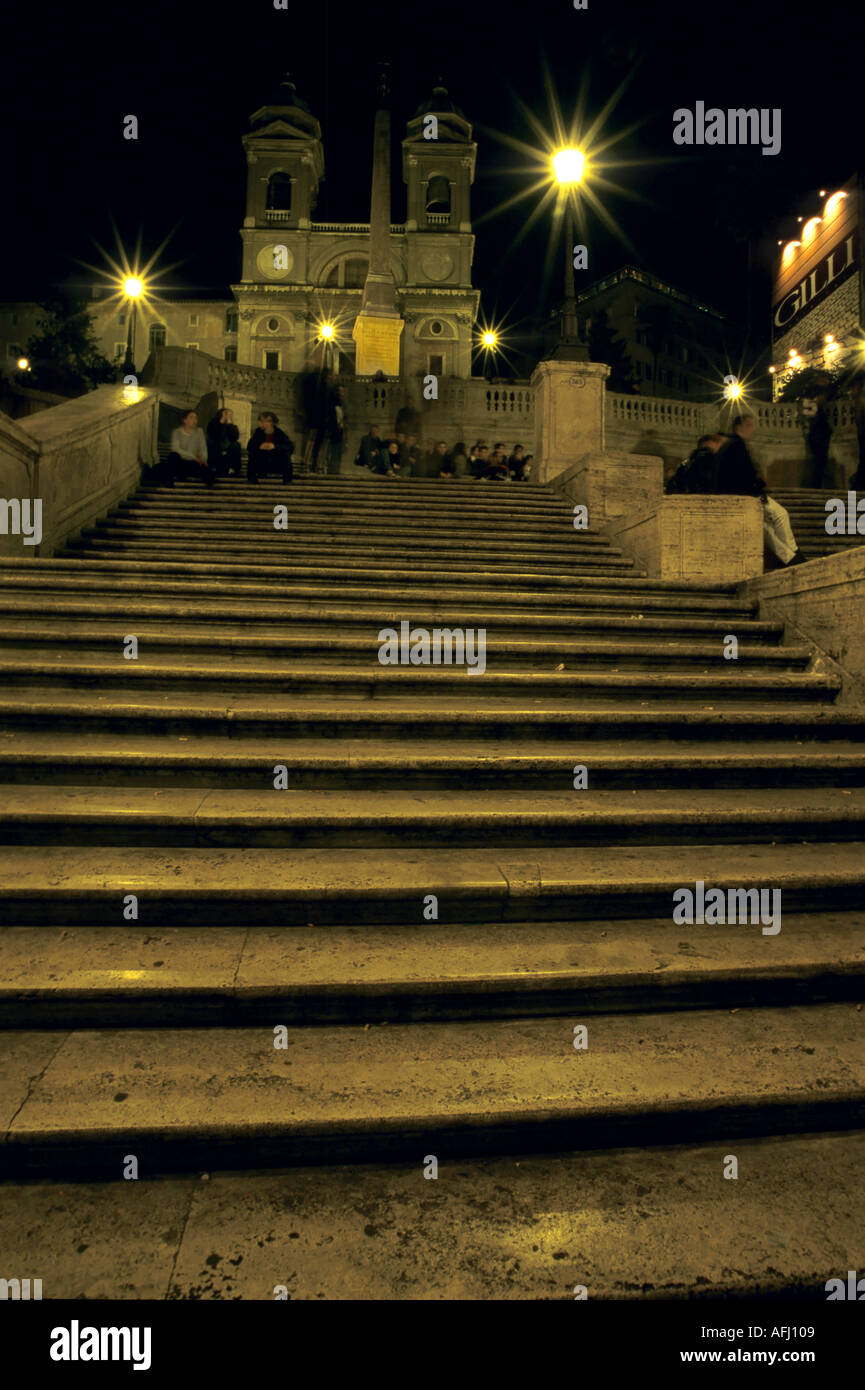 L'emblématique d'Espagne et de l'église Trinità dei Monti, Rome, Italie. Banque D'Images