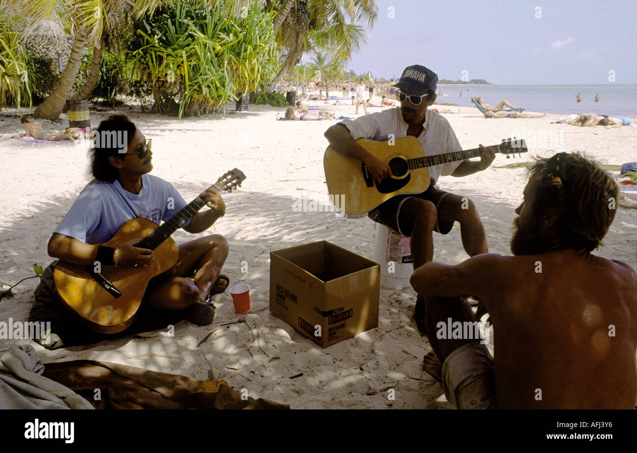 Les clés de la Floride, USA. Les guitares des musiciens jouant sur la plage à Key West Banque D'Images