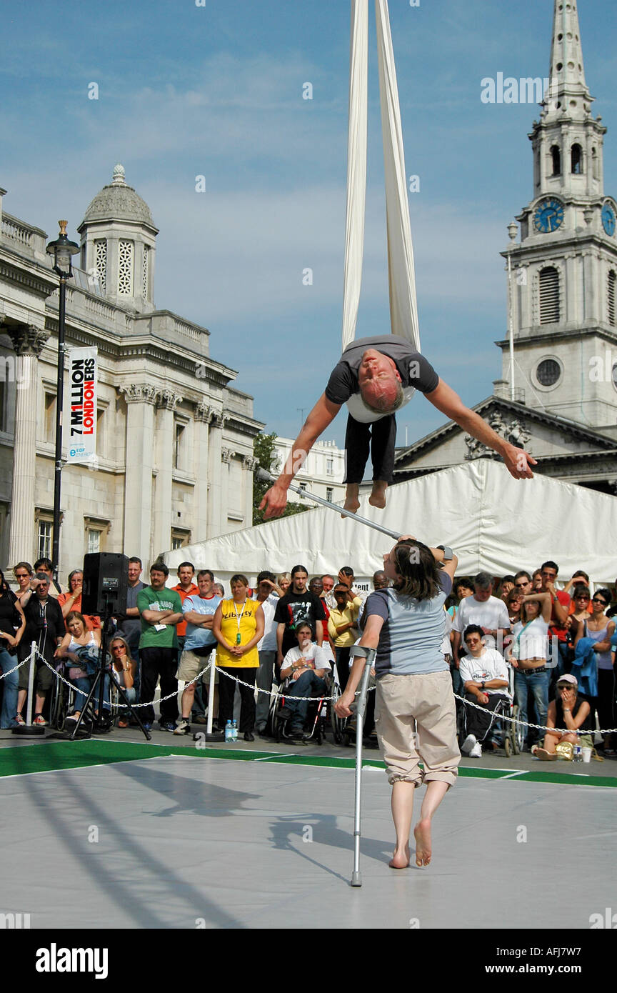 Artistes lors d'une performance pour le Festival de la liberté à Trafalgar Square, Londres, 2005 Banque D'Images