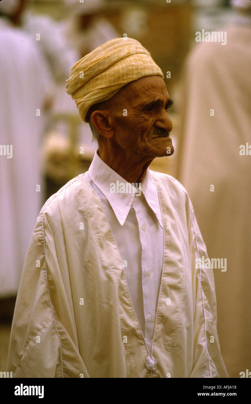 Vieil homme en costume traditionnel Ghardaia Algérie ville oasis du Sud  Photo Stock - Alamy