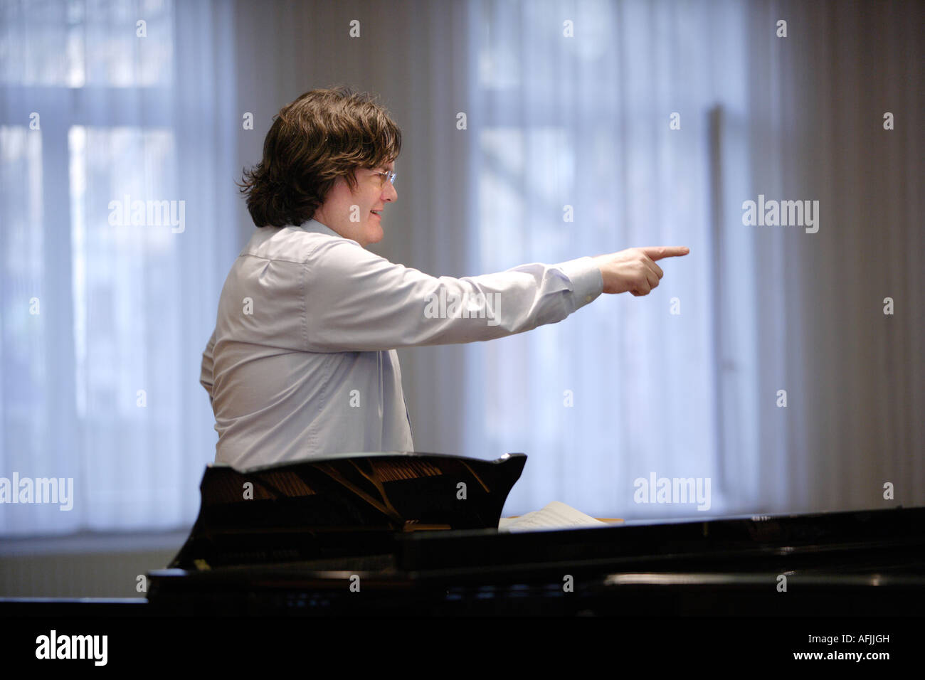 Le Prof cantor Georg Christoph Biller lors d'une répétition à l'Alumnat avec le Thomanerchor Banque D'Images