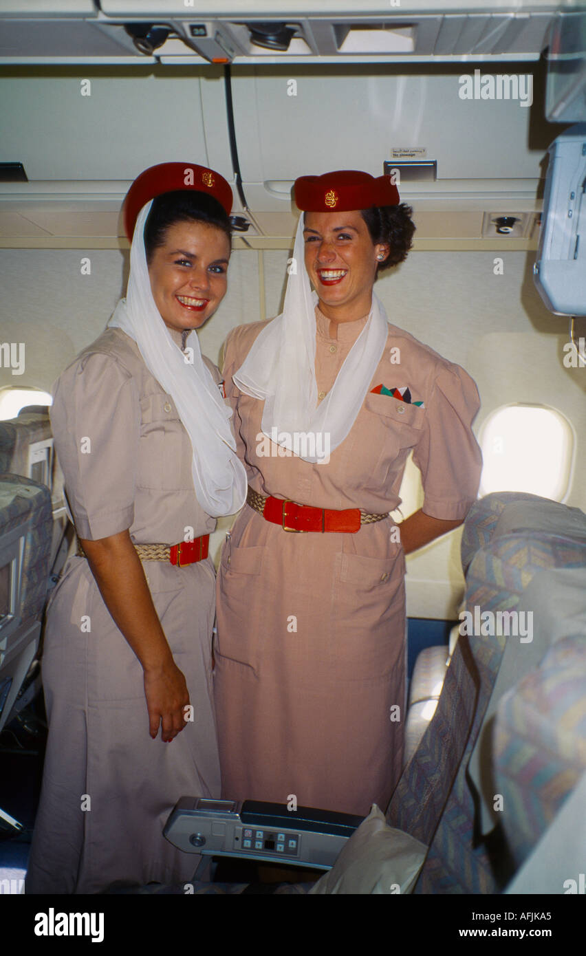 Emirates airline hostesses Banque de photographies et d'images à haute  résolution - Alamy