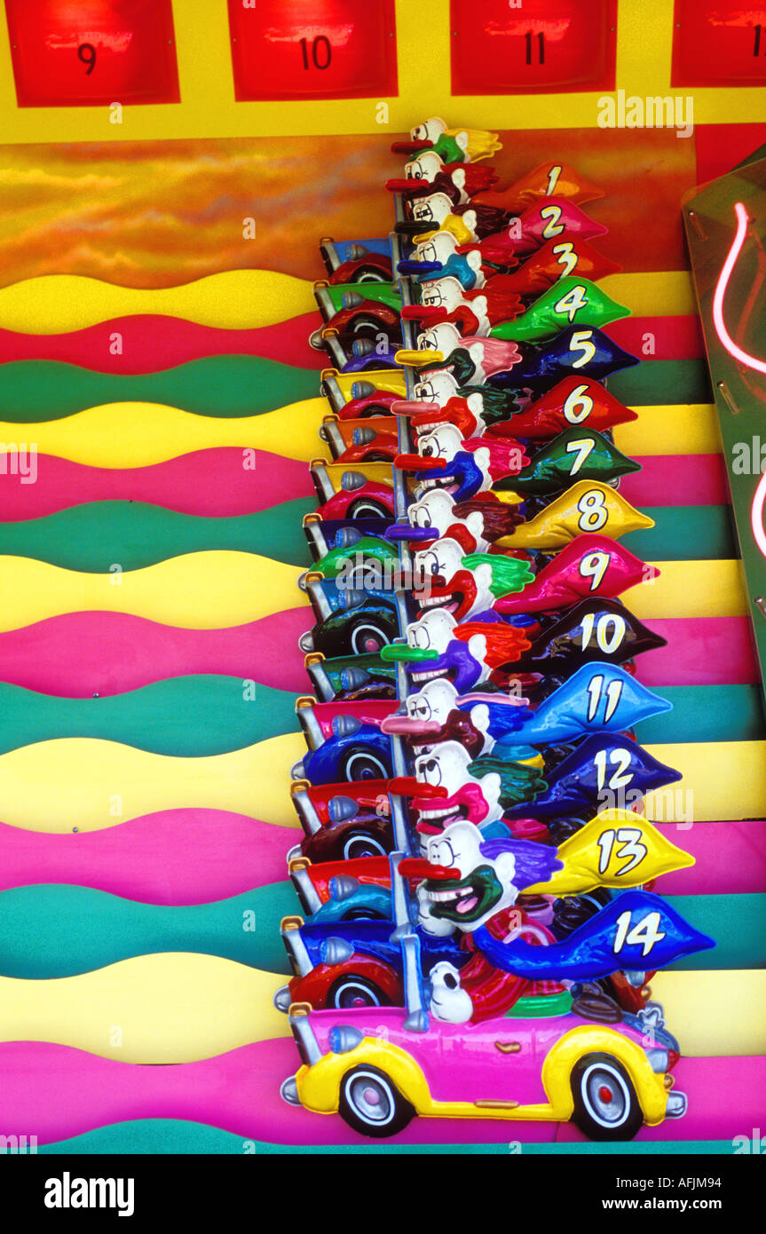 Rangée de clowns en jeu au carnaval Banque D'Images