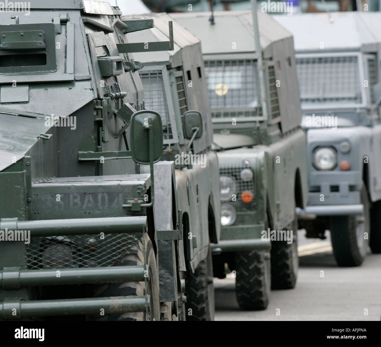 Close up de l'armée britannique cochon humber armoured personnell 1 tonne et landrovers transporteur landrover RUC utilisé comme un accessoire dans le film Banque D'Images