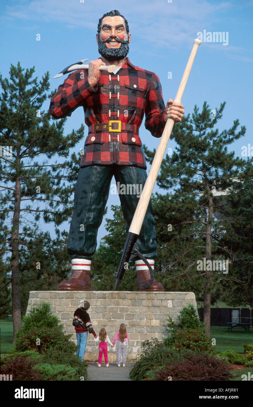 Maine ME 'Nouvelle Angleterre' en bas de East Bangor la plus grande statue en fibre de verre Paul Bunyan mémorial public art public art ressemblance ancien bois d'oeuvre c Banque D'Images